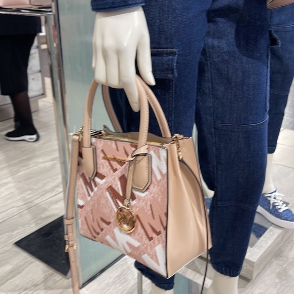 Michael Kors Mercer Medium Leather Messenger Buff Multi - Picture 16 of 16